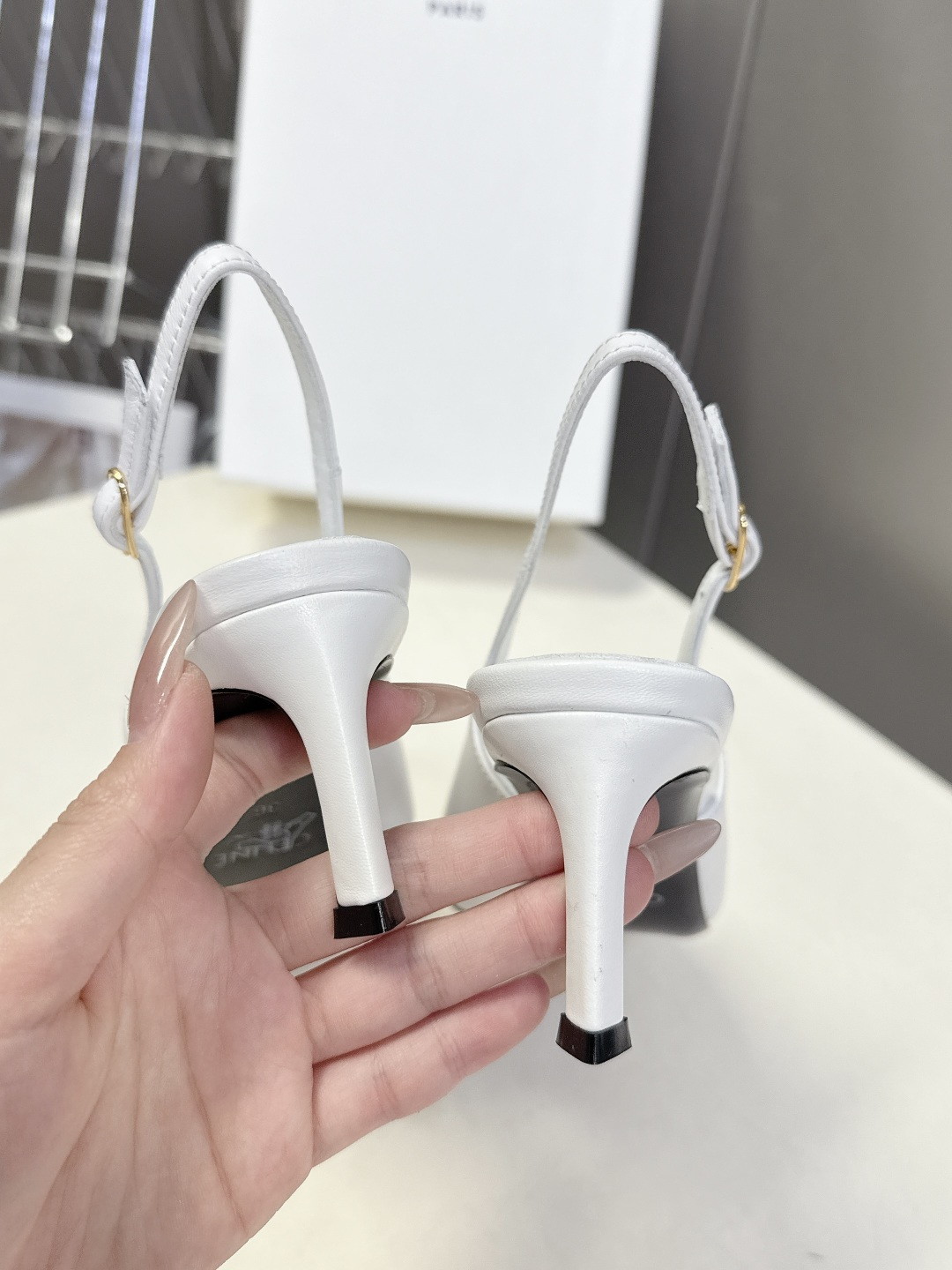 CELINE思琳2026春夏最新凯旋门走秀款 时装鞋 超多网红时尚博主种草 高级感舒适，配女神们的半身裙