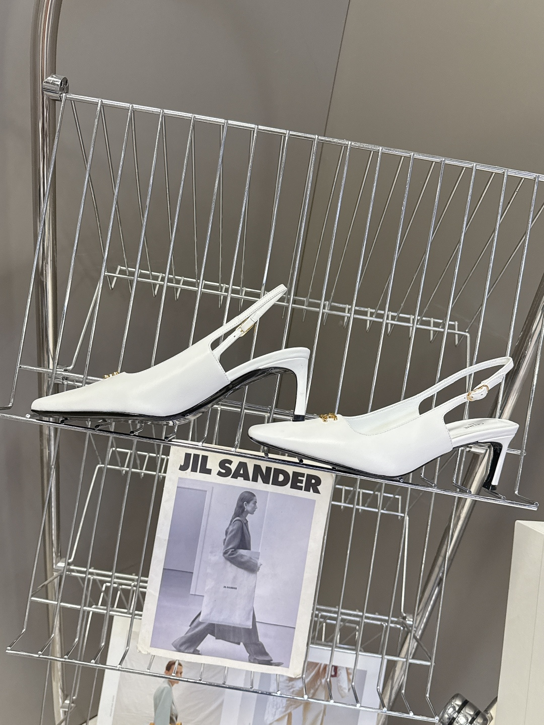 CELINE思琳2026春夏最新凯旋门走秀款 时装鞋 超多网红时尚博主种草 高级感舒适，配女神们的半身裙