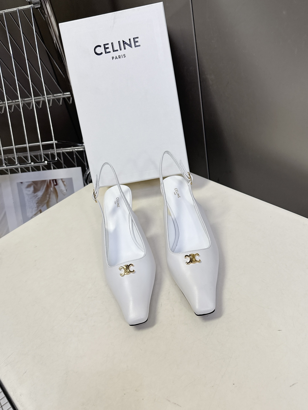 CELINE思琳2026春夏最新凯旋门走秀款 时装鞋 超多网红时尚博主种草 高级感舒适，配女神们的半身裙