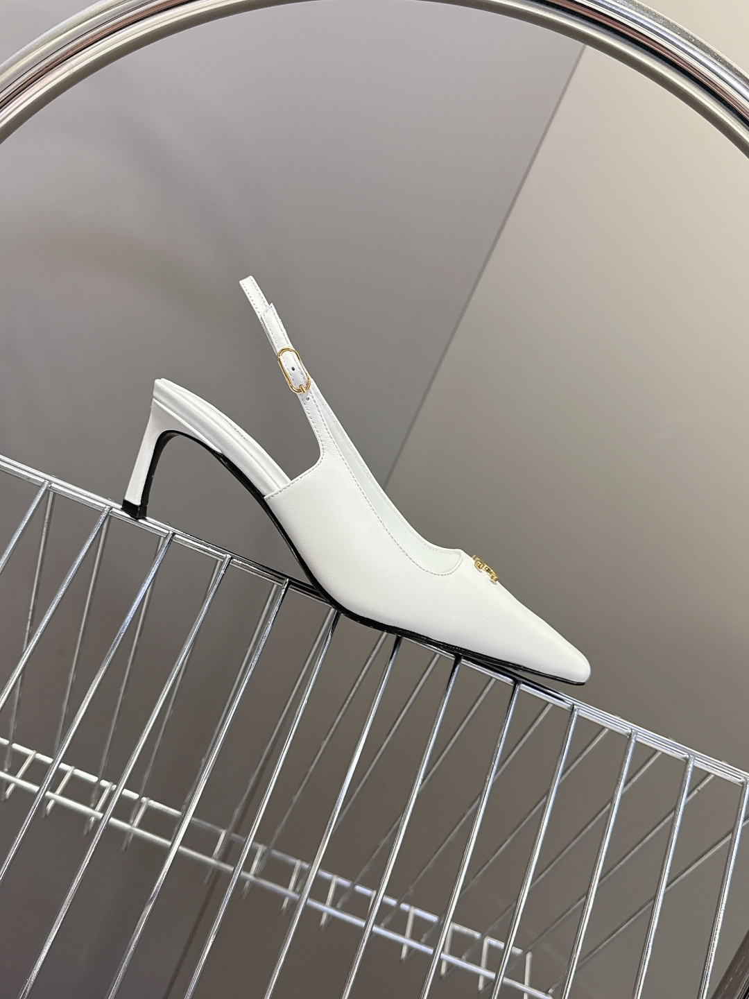 CELINE思琳2026春夏最新凯旋门走秀款 时装鞋 超多网红时尚博主种草 高级感舒适，配女神们的半身裙