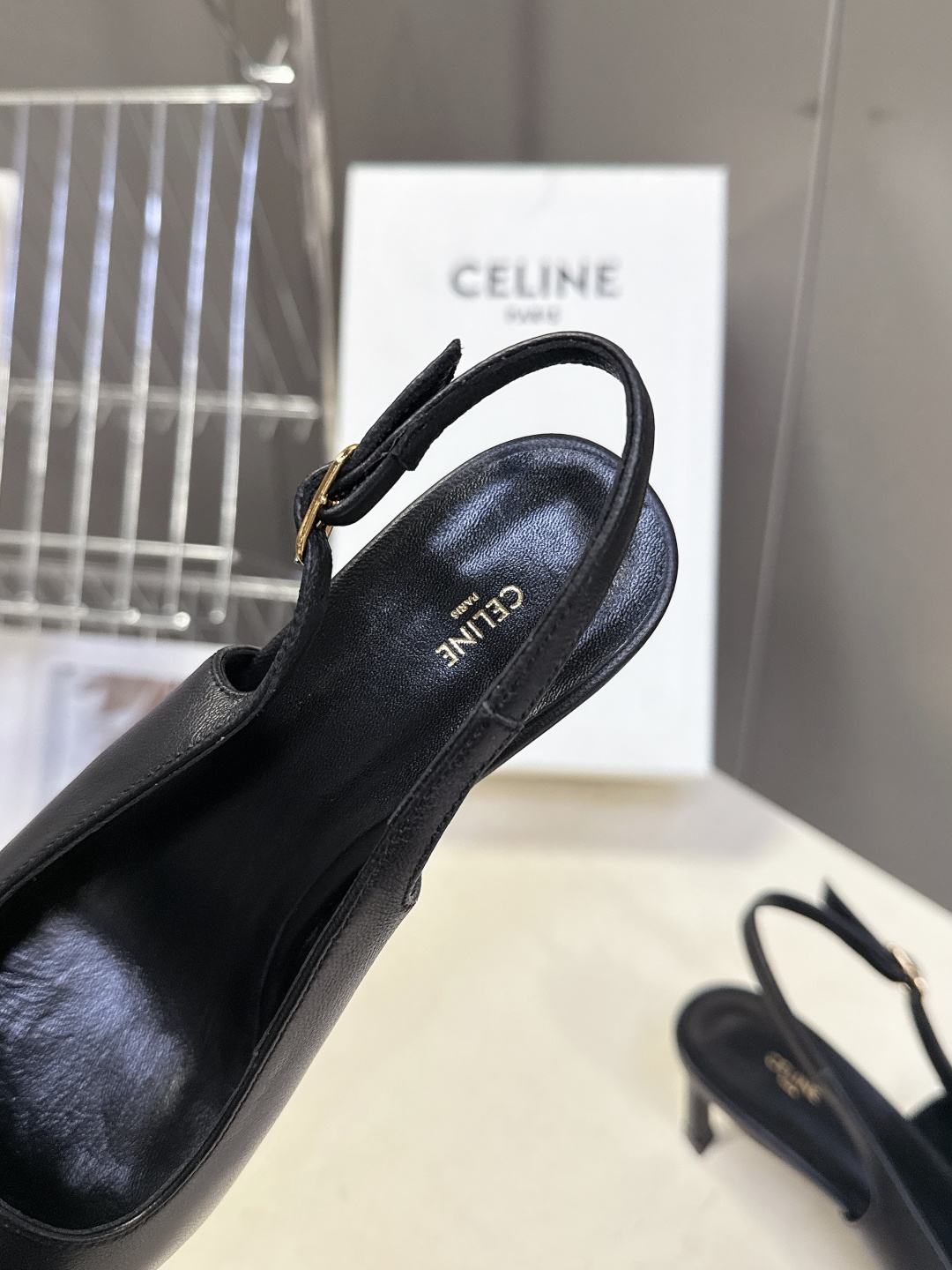 CELINE思琳2026春夏最新凯旋门走秀款 时装鞋 超多网红时尚博主种草 高级感舒适，配女神们的半身裙