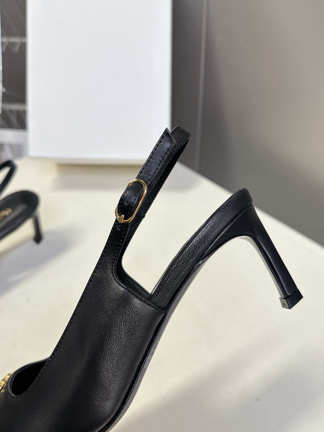 CELINE思琳2026春夏最新凯旋门走秀款 时装鞋 超多网红时尚博主种草 高级感舒适，配女神们的半身裙