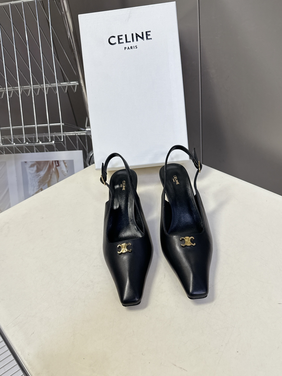 CELINE思琳2026春夏最新凯旋门走秀款 时装鞋 超多网红时尚博主种草 高级感舒适，配女神们的半身裙