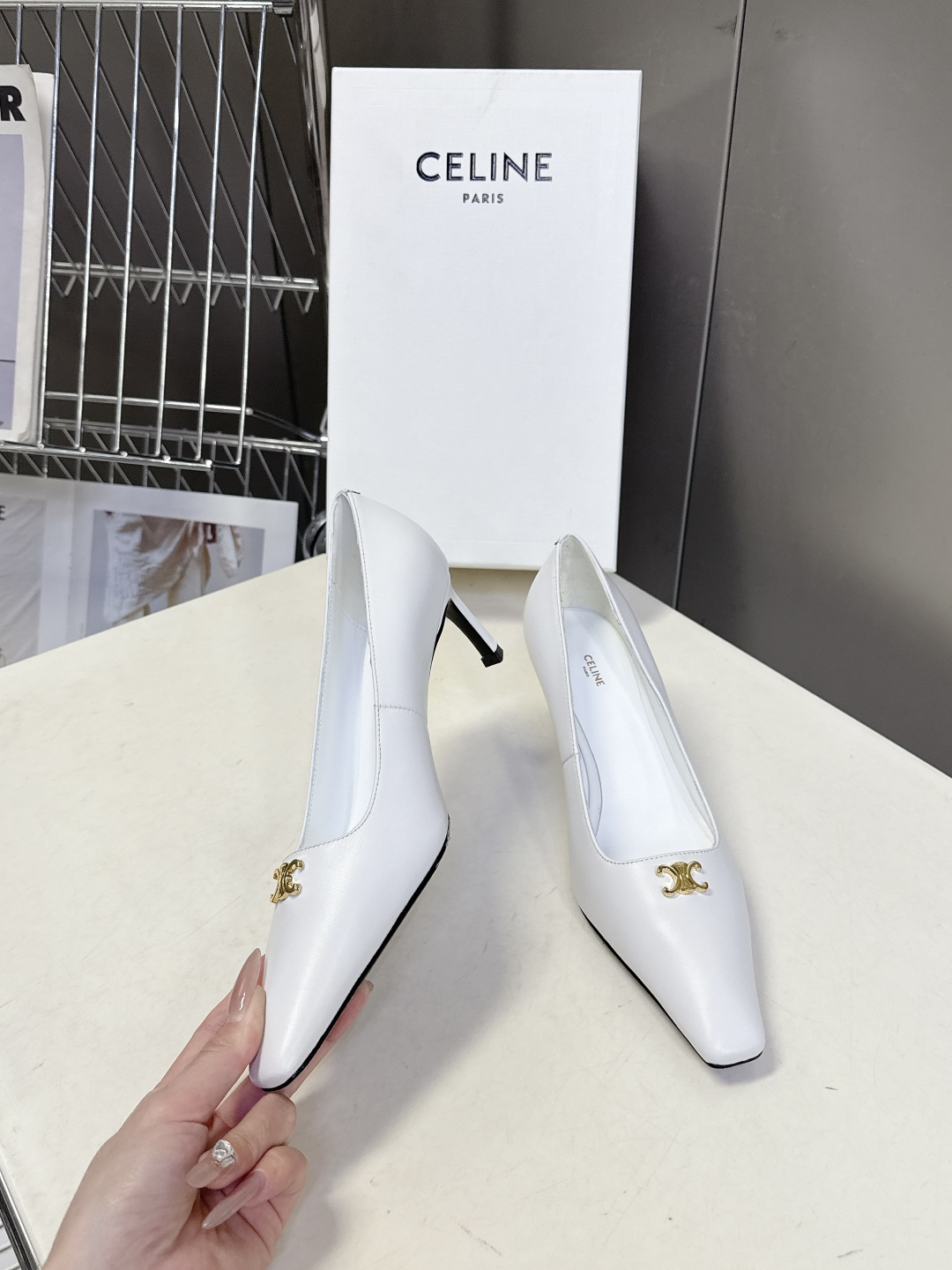 CELINE思琳2026春夏最新凯旋门走秀款 时装鞋 超多网红时尚博主种草 高级感舒适，配女神们的半身裙