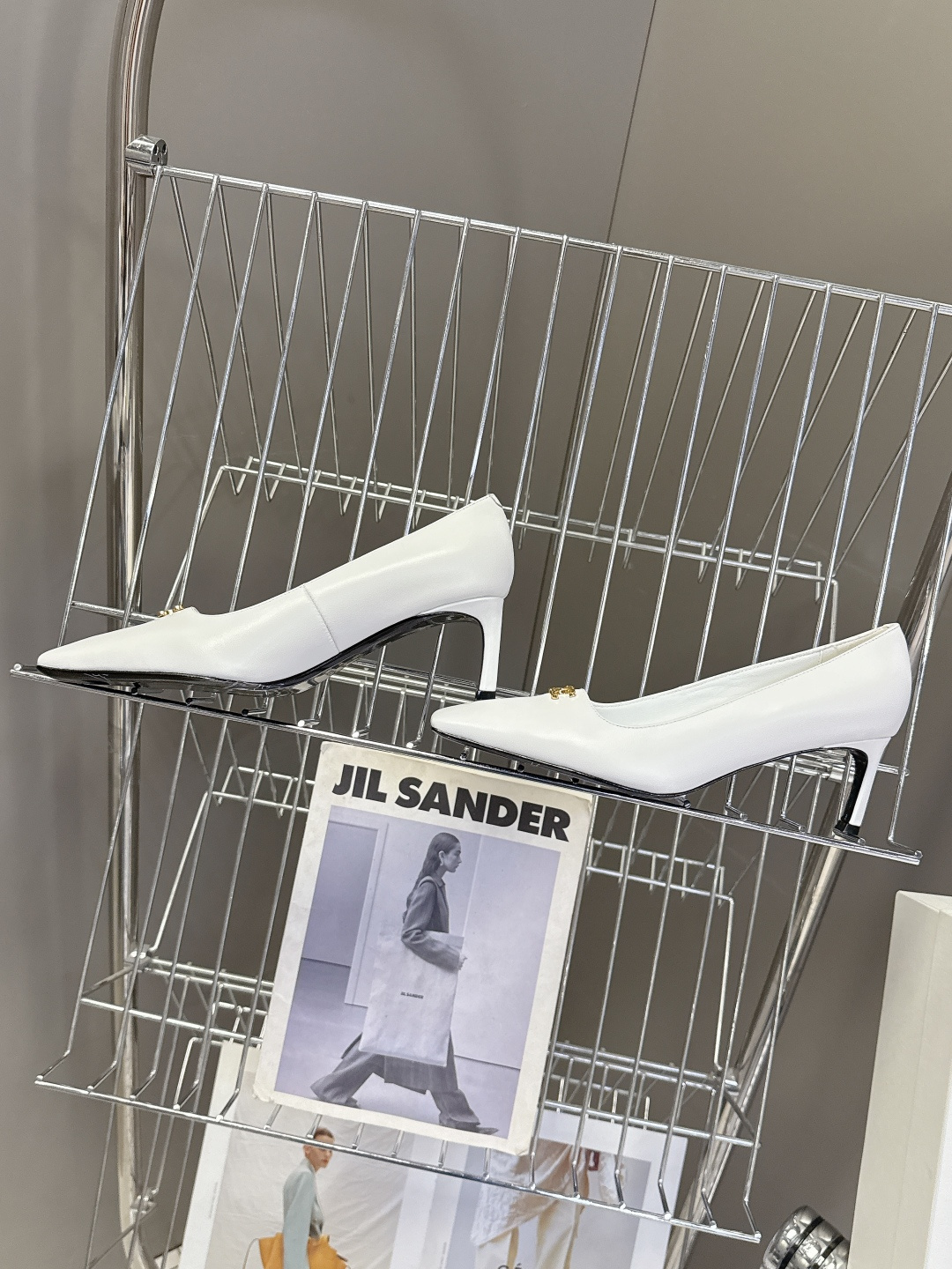 CELINE思琳2026春夏最新凯旋门走秀款 时装鞋 超多网红时尚博主种草 高级感舒适，配女神们的半身裙