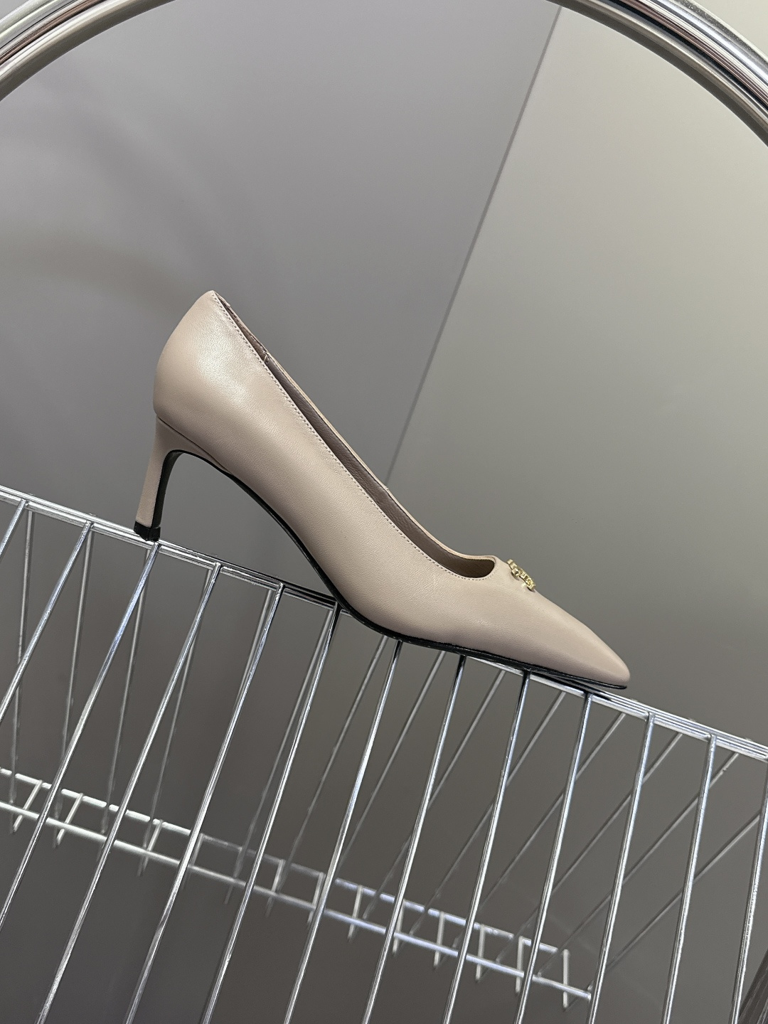 CELINE思琳2026春夏最新凯旋门走秀款 时装鞋 超多网红时尚博主种草 高级感舒适，配女神们的半身裙