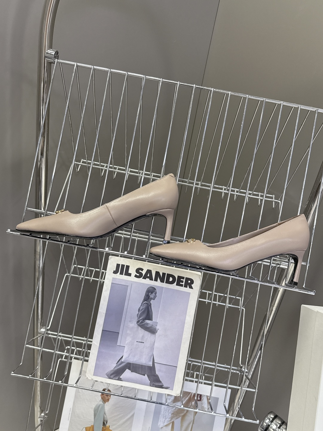 CELINE思琳2026春夏最新凯旋门走秀款 时装鞋 超多网红时尚博主种草 高级感舒适，配女神们的半身裙