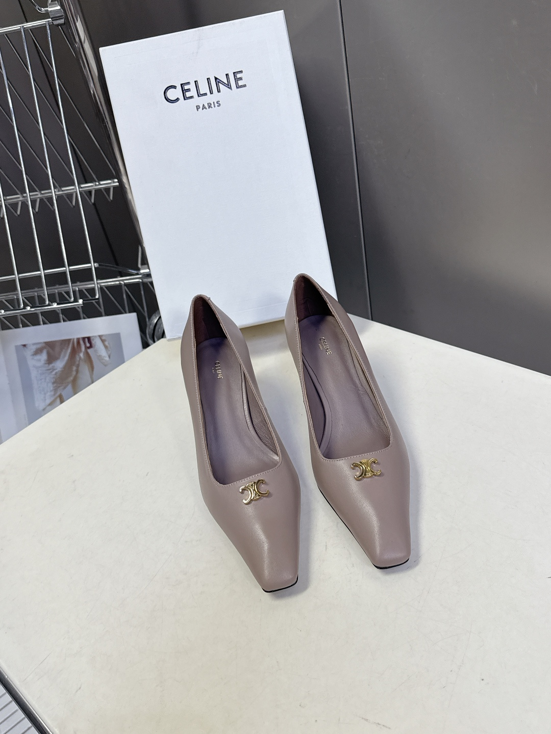 CELINE思琳2026春夏最新凯旋门走秀款 时装鞋 超多网红时尚博主种草 高级感舒适，配女神们的半身裙