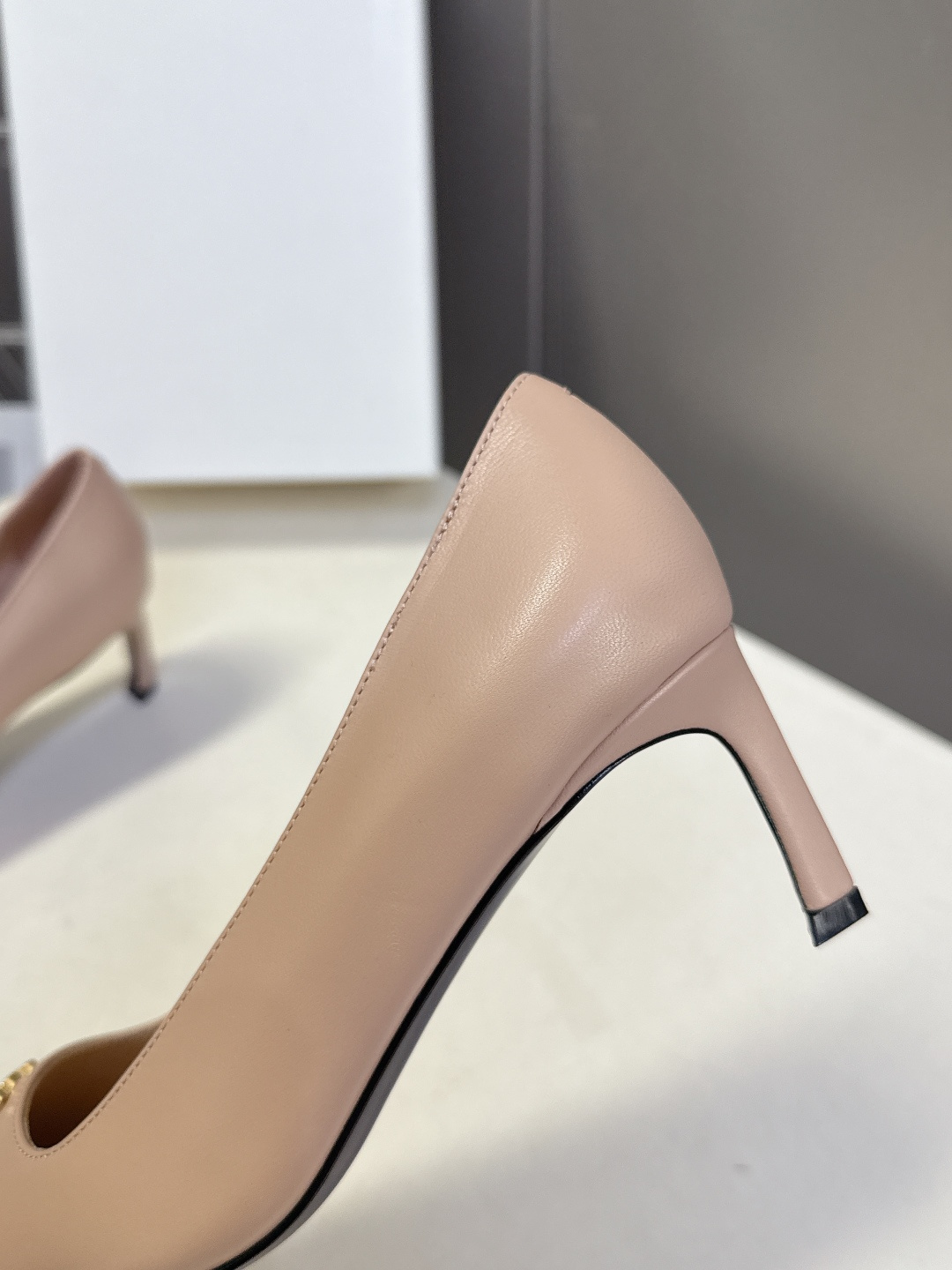 CELINE思琳2026春夏最新凯旋门走秀款 时装鞋 超多网红时尚博主种草 高级感舒适，配女神们的半身裙