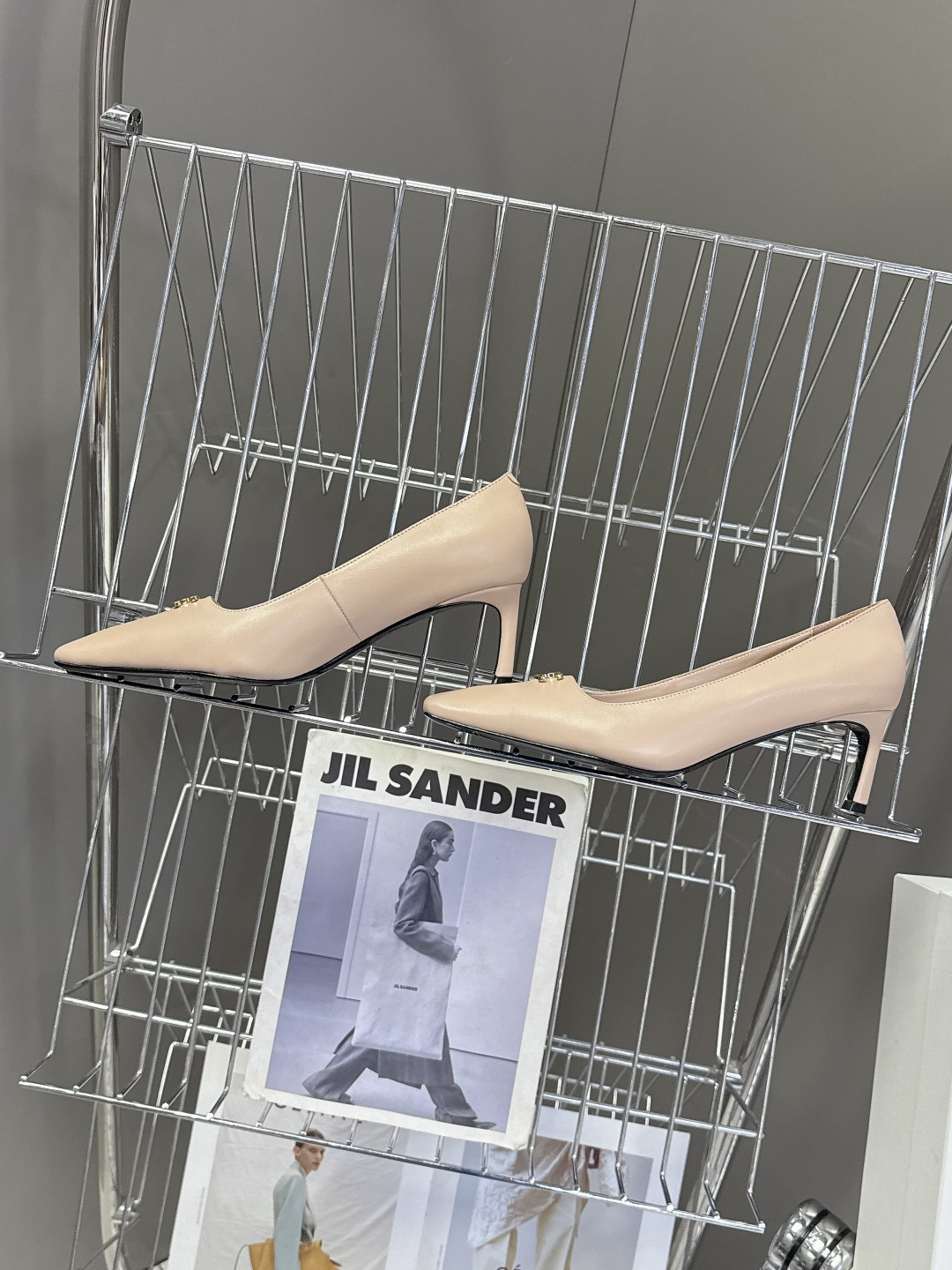 CELINE思琳2026春夏最新凯旋门走秀款 时装鞋 超多网红时尚博主种草 高级感舒适，配女神们的半身裙