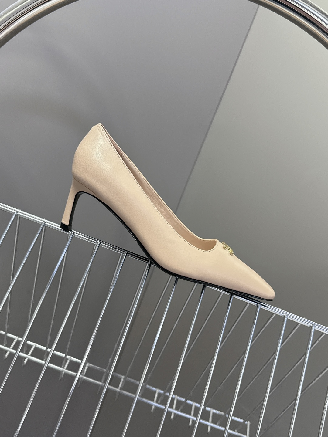 CELINE思琳2026春夏最新凯旋门走秀款 时装鞋 超多网红时尚博主种草 高级感舒适，配女神们的半身裙