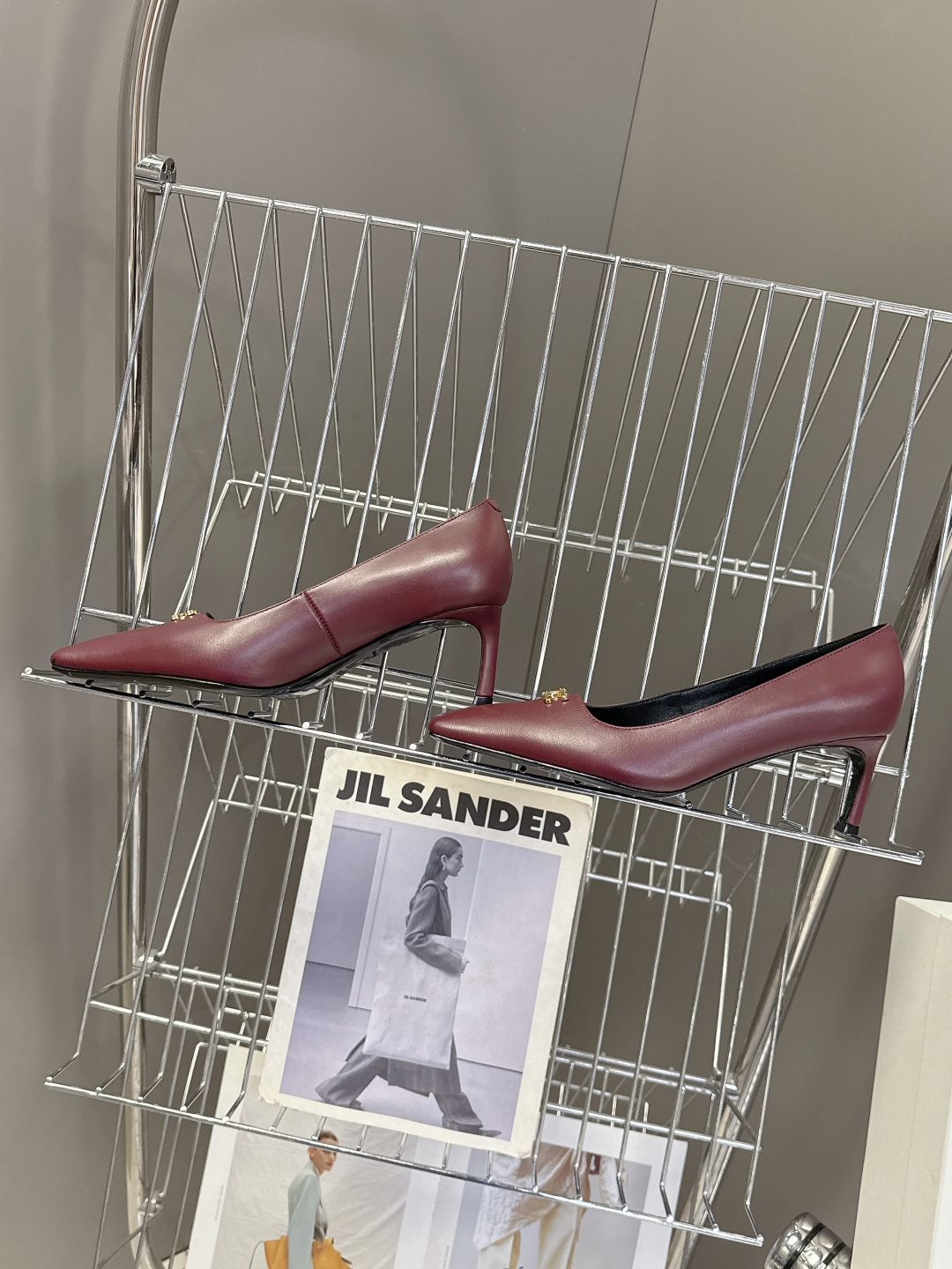 CELINE思琳2026春夏最新凯旋门走秀款 时装鞋 超多网红时尚博主种草 高级感舒适，配女神们的半身裙