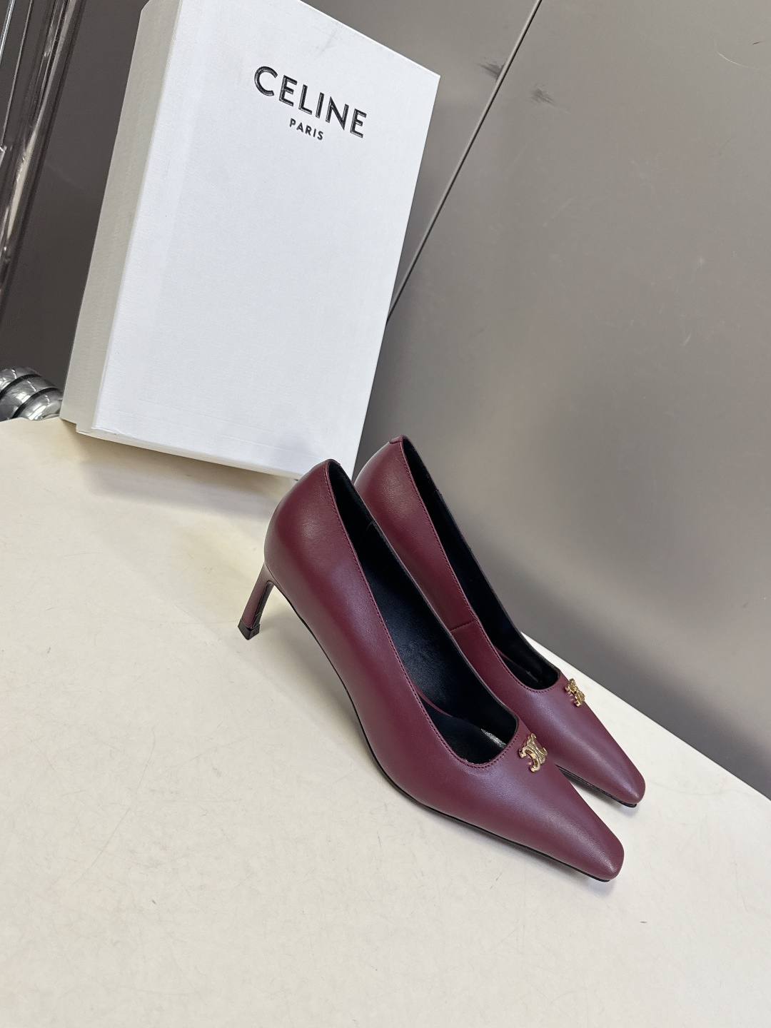 CELINE思琳2026春夏最新凯旋门走秀款 时装鞋 超多网红时尚博主种草 高级感舒适，配女神们的半身裙