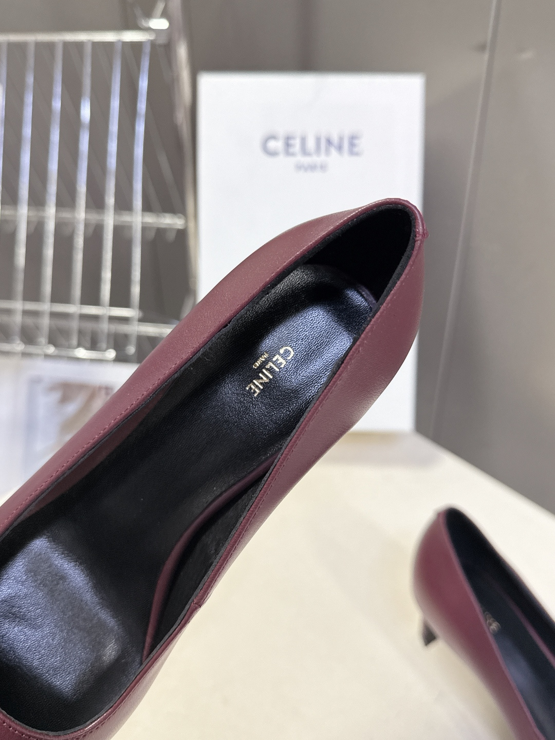 CELINE思琳2026春夏最新凯旋门走秀款 时装鞋 超多网红时尚博主种草 高级感舒适，配女神们的半身裙