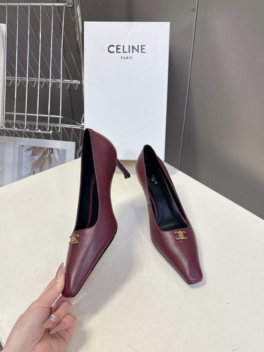 CELINE思琳2026春夏最新凯旋门走秀款 时装鞋 超多网红时尚博主种草 高级感舒适，配女神们的半身裙