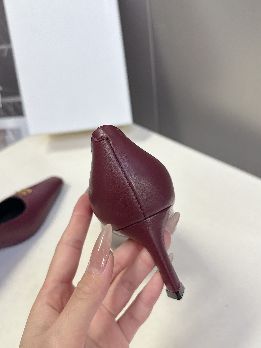 CELINE思琳2026春夏最新凯旋门走秀款 时装鞋 超多网红时尚博主种草 高级感舒适，配女神们的半身裙