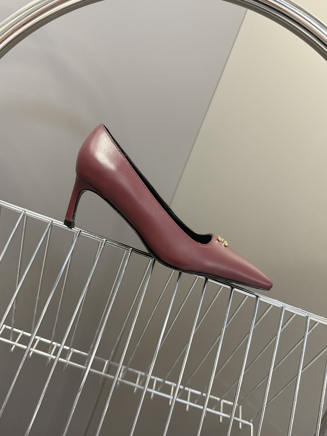 CELINE思琳2026春夏最新凯旋门走秀款 时装鞋 超多网红时尚博主种草 高级感舒适，配女神们的半身裙