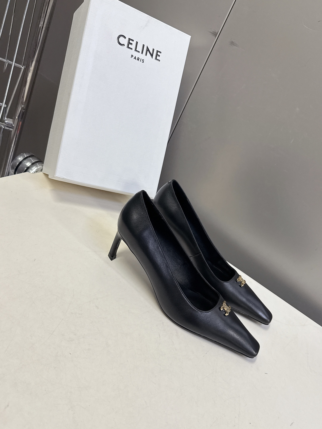 CELINE思琳2026春夏最新凯旋门走秀款 时装鞋 超多网红时尚博主种草 高级感舒适，配女神们的半身裙