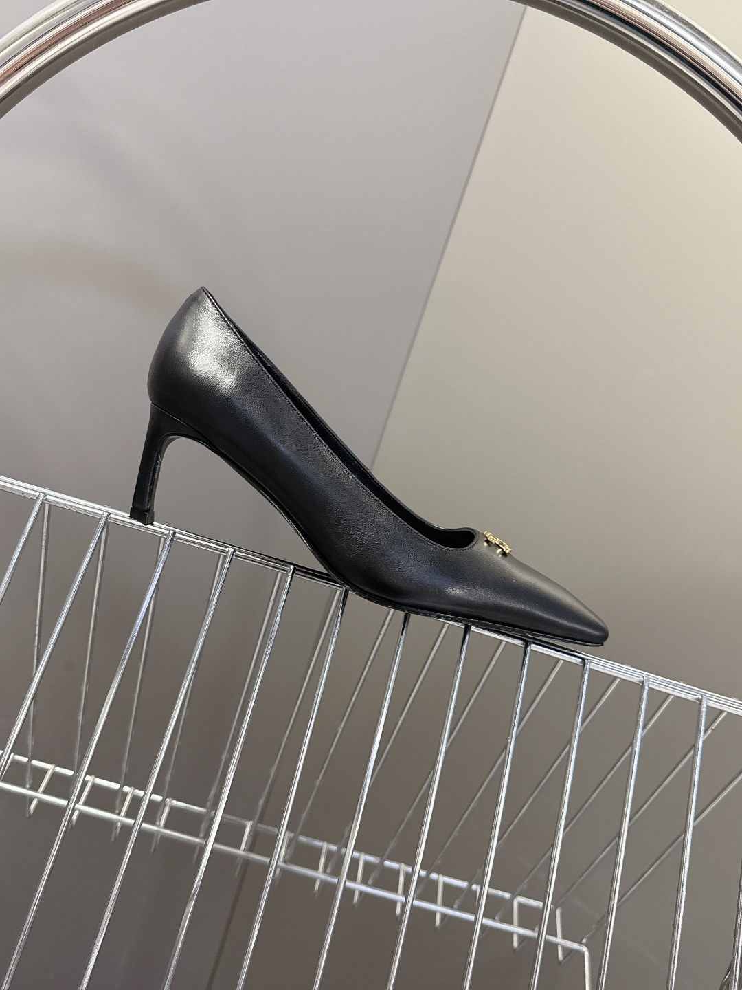 CELINE思琳2026春夏最新凯旋门走秀款 时装鞋 超多网红时尚博主种草 高级感舒适，配女神们的半身裙