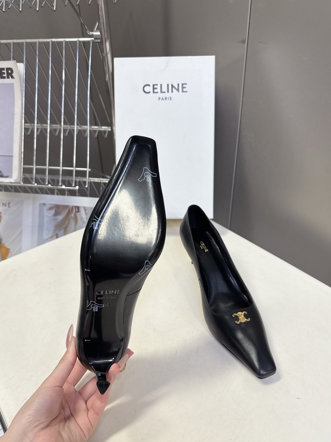 CELINE思琳2026春夏最新凯旋门走秀款 时装鞋 超多网红时尚博主种草 高级感舒适，配女神们的半身裙