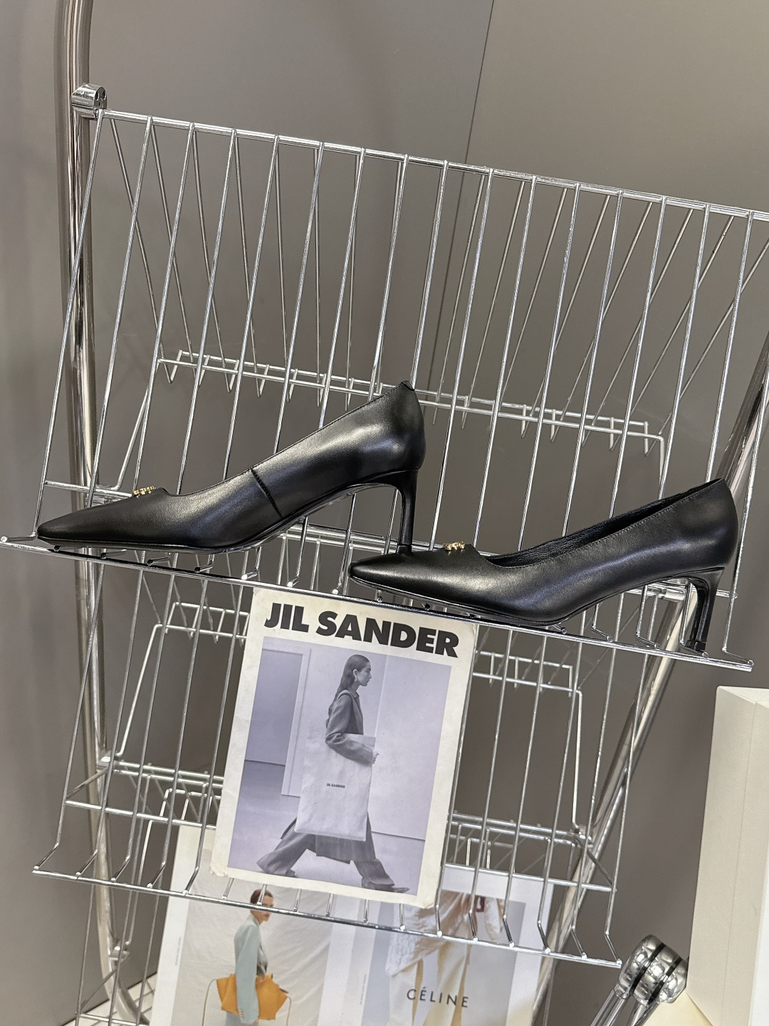 CELINE思琳2026春夏最新凯旋门走秀款 时装鞋 超多网红时尚博主种草 高级感舒适，配女神们的半身裙