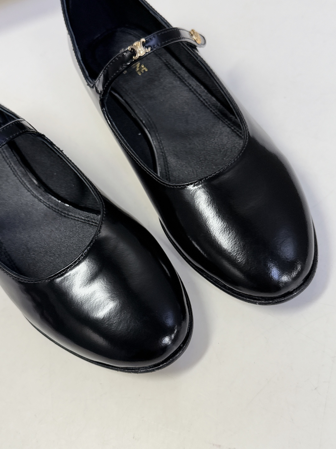 CELINE思琳2026春夏最新款代购级别 玛丽珍鞋 超多明星网红种草 春夏新品凯旋门复古玛丽珍鞋 简约