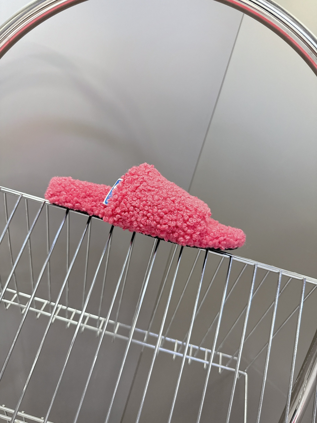 BALENCIAGA巴黎世家最新NBA联名情侣款毛毛拖时装博主与欧美明星大爱款 这一季的联名系列太有炸裂