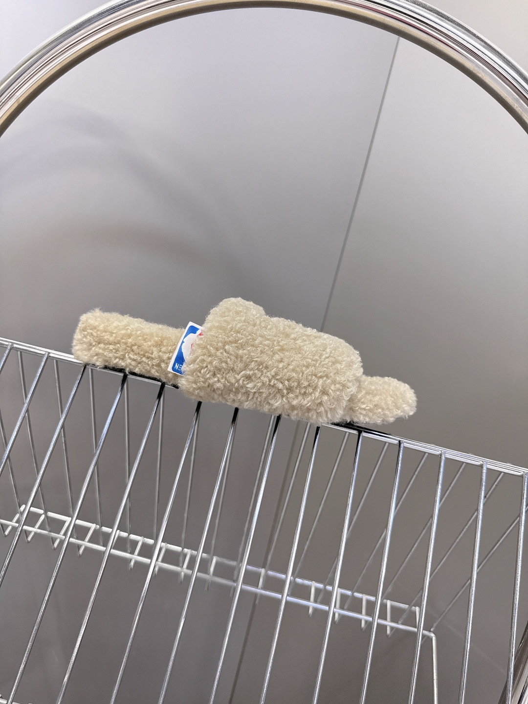 BALENCIAGA巴黎世家最新NBA联名情侣款毛毛拖时装博主与欧美明星大爱款 这一季的联名系列太有炸裂