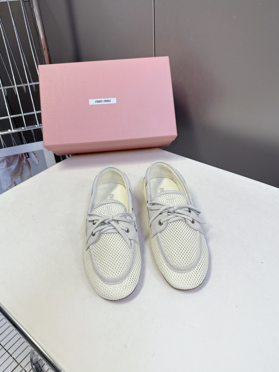 MiuMiu缪缪2026春夏最新款 豆豆鞋 超多明星网红种草 非常火的薄底设计元素 简简单单的设计 mi