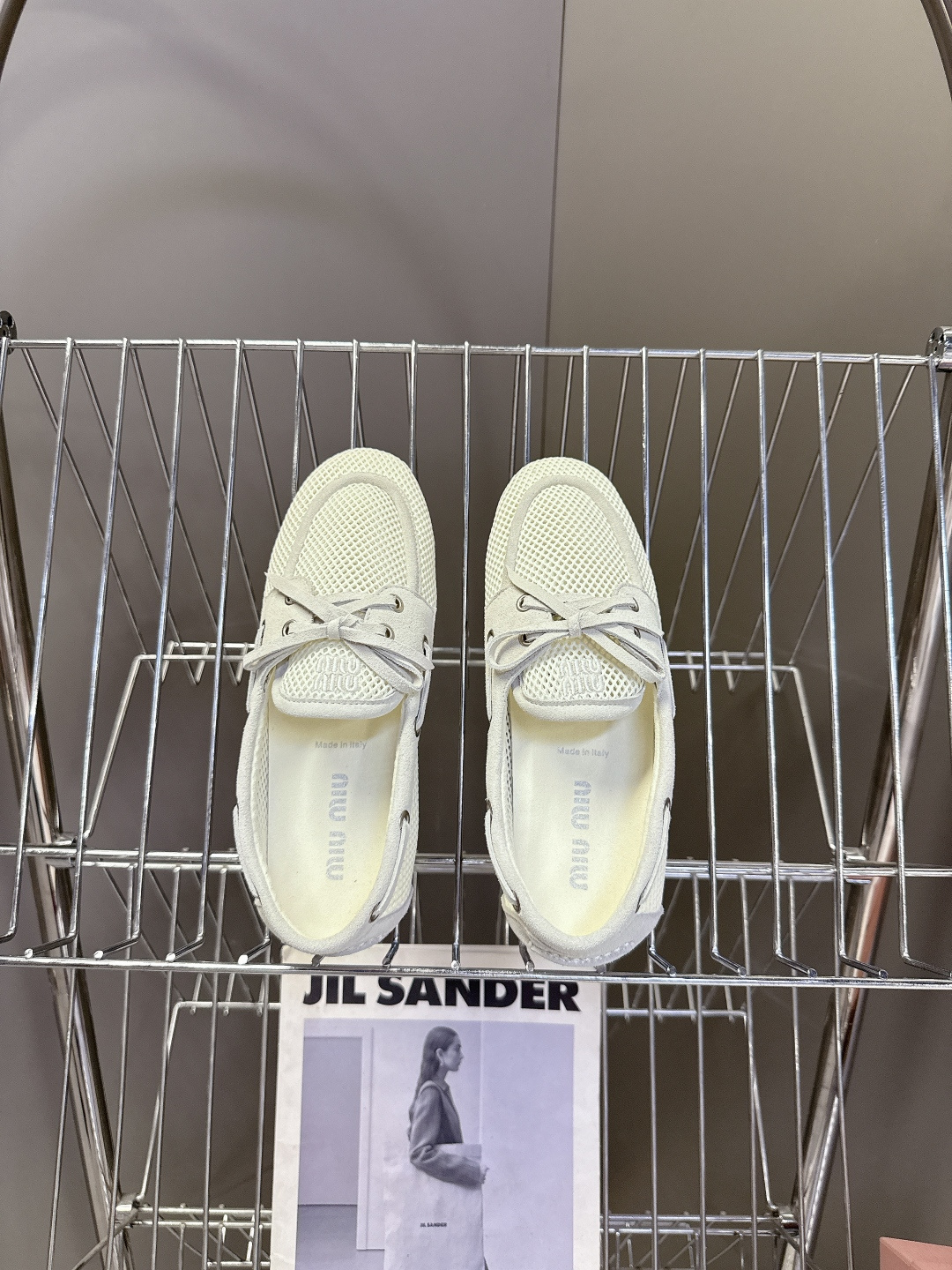 MiuMiu缪缪2026春夏最新款 豆豆鞋 超多明星网红种草 非常火的薄底设计元素 简简单单的设计 mi