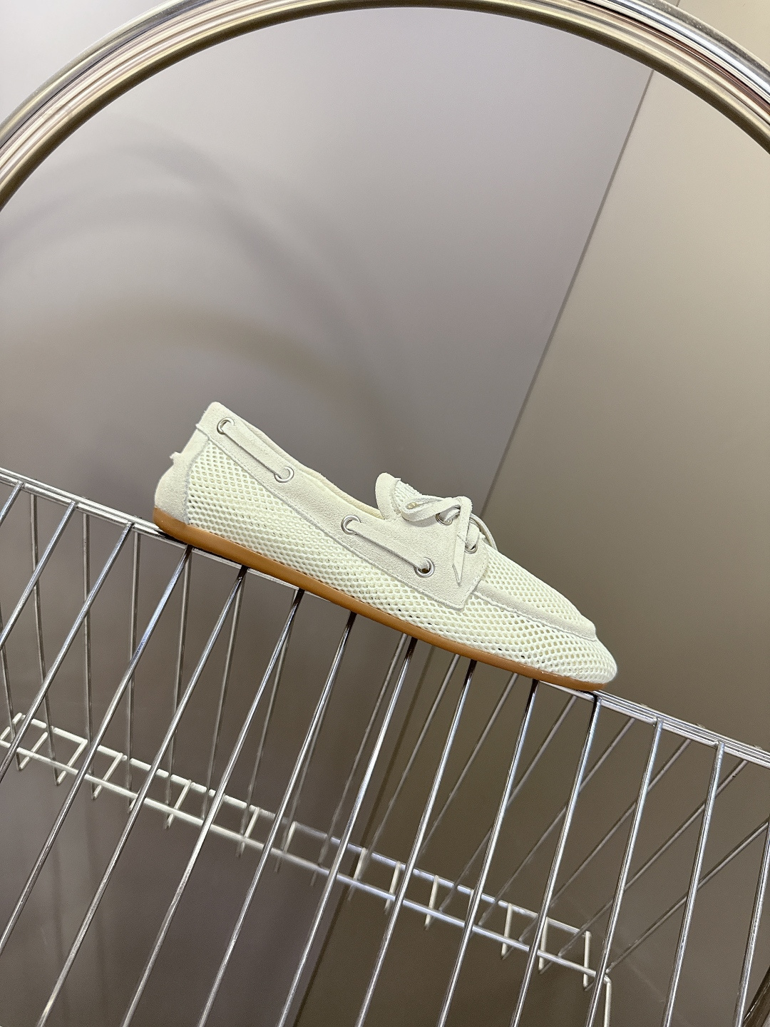 MiuMiu缪缪2026春夏最新款 豆豆鞋 超多明星网红种草 非常火的薄底设计元素 简简单单的设计 mi