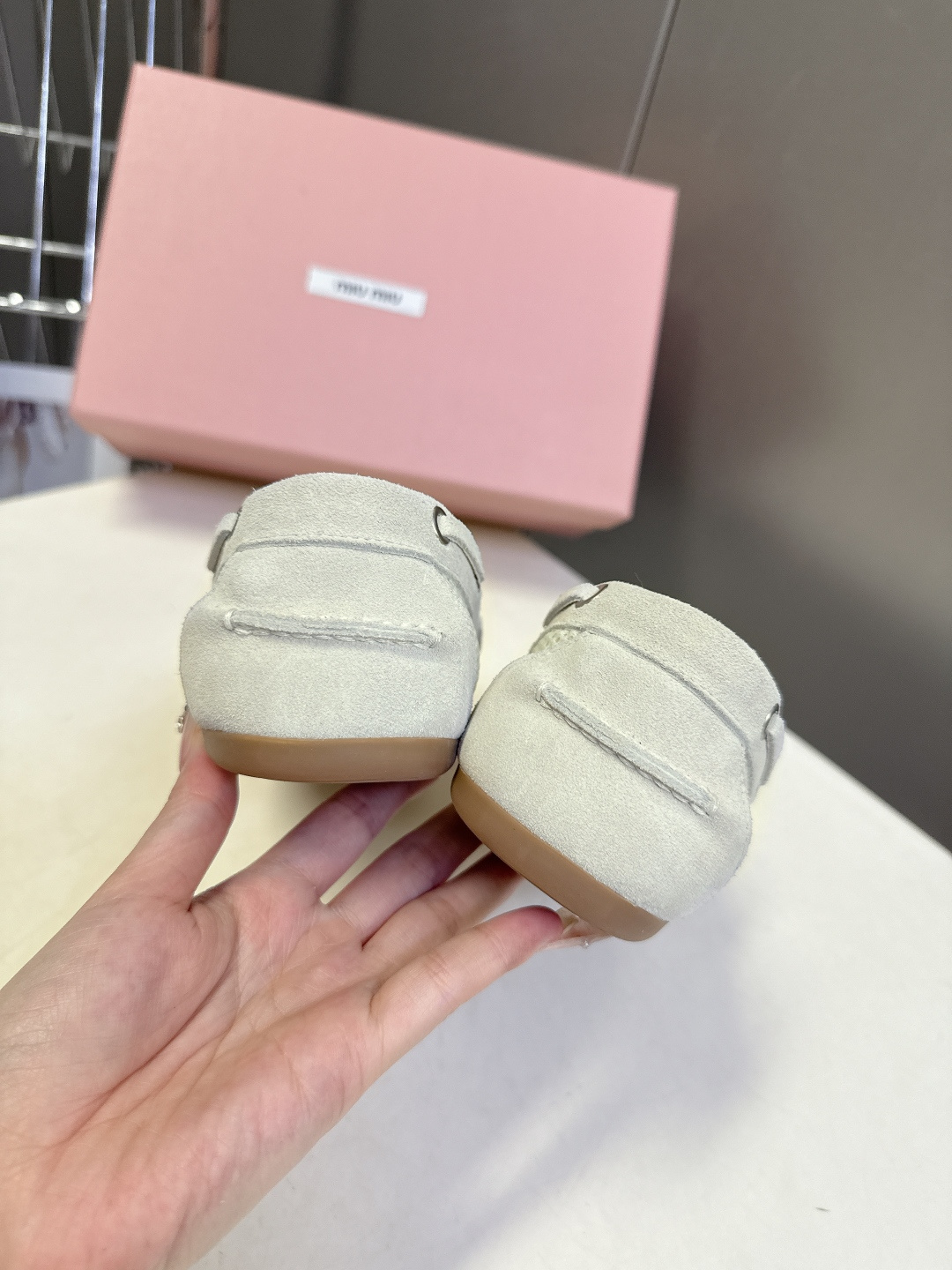 MiuMiu缪缪2026春夏最新款 豆豆鞋 超多明星网红种草 非常火的薄底设计元素 简简单单的设计 mi