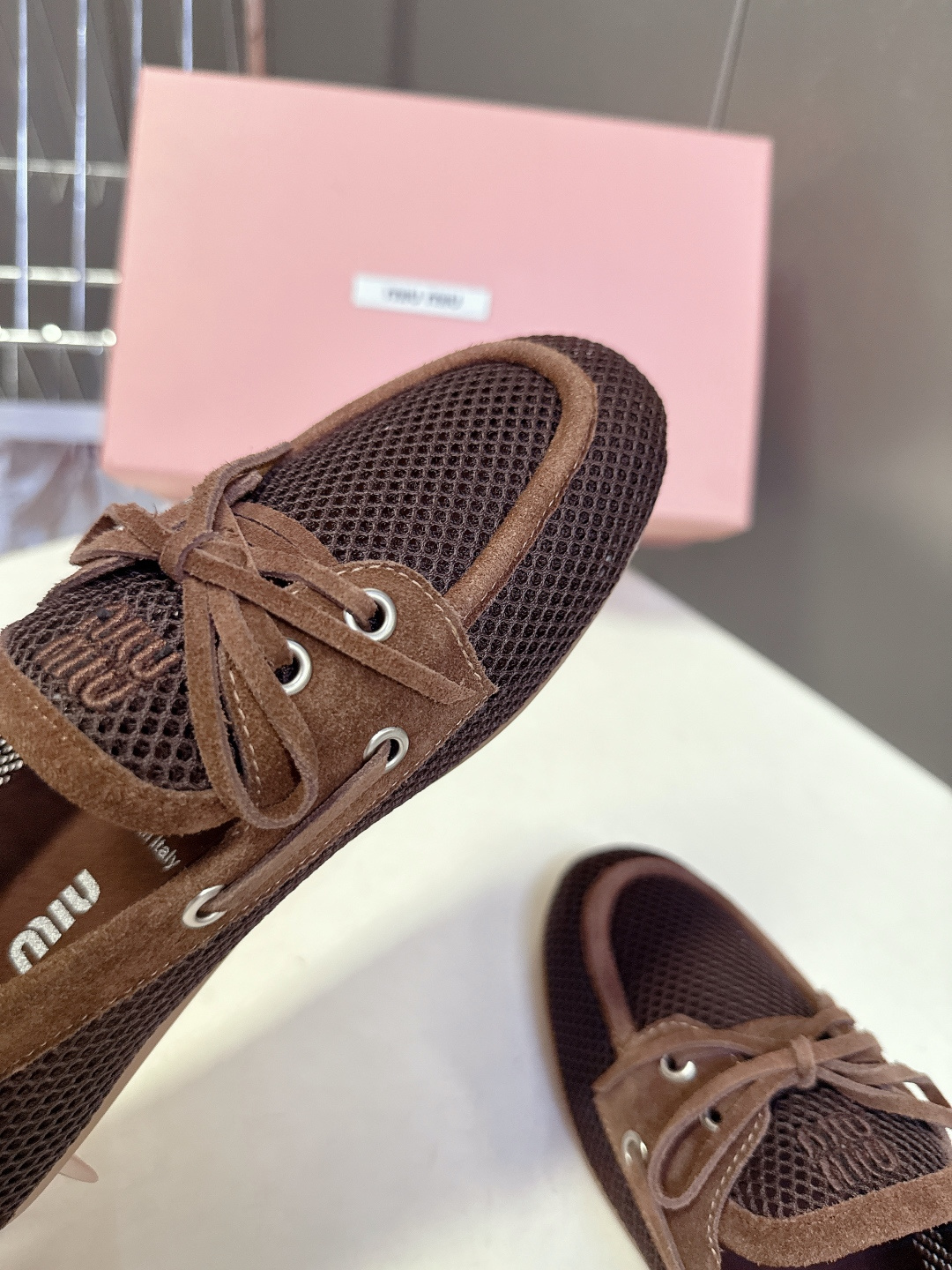 MiuMiu缪缪2026春夏最新款 豆豆鞋 超多明星网红种草 非常火的薄底设计元素 简简单单的设计 mi