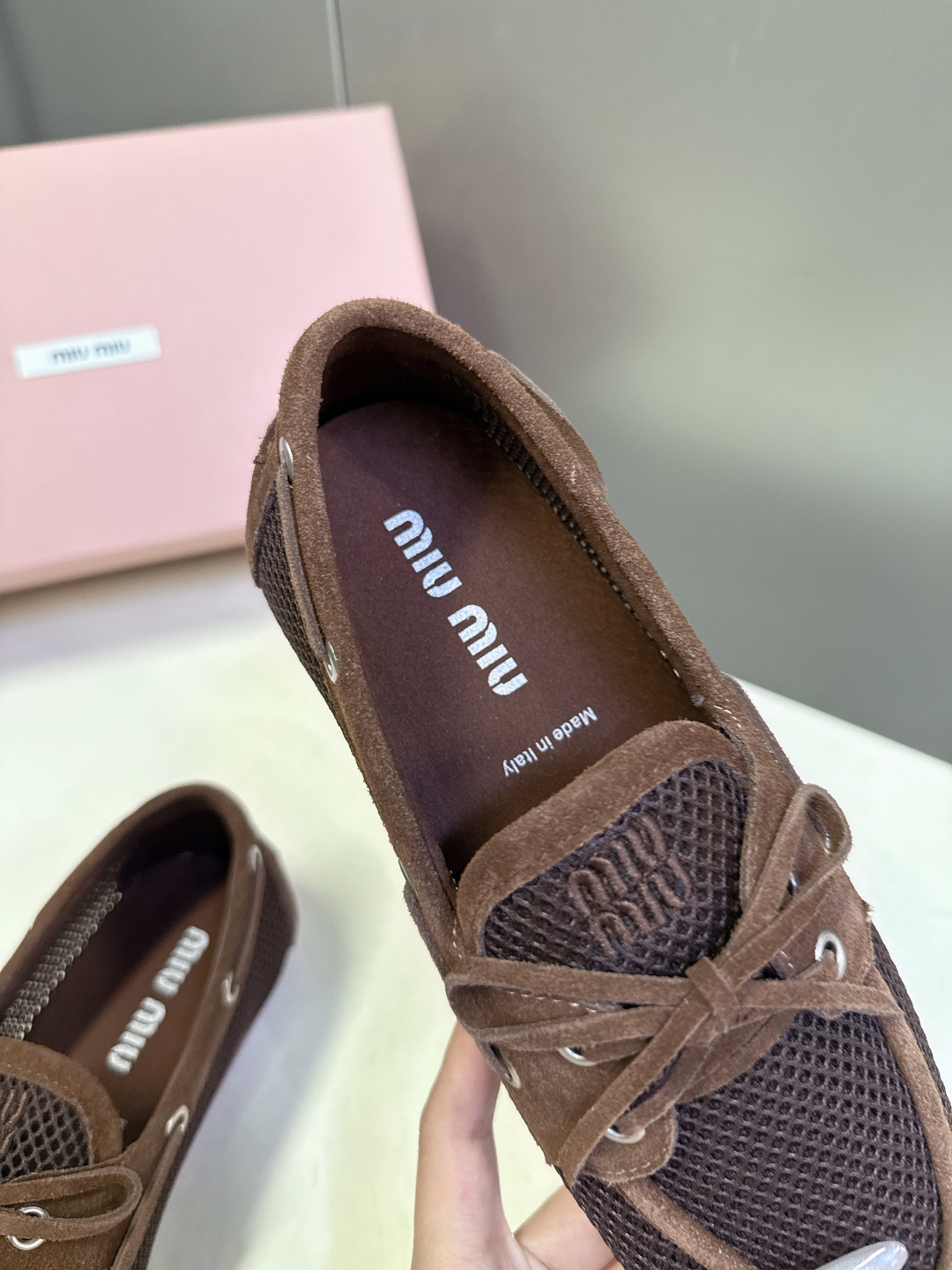 MiuMiu缪缪2026春夏最新款 豆豆鞋 超多明星网红种草 非常火的薄底设计元素 简简单单的设计 mi