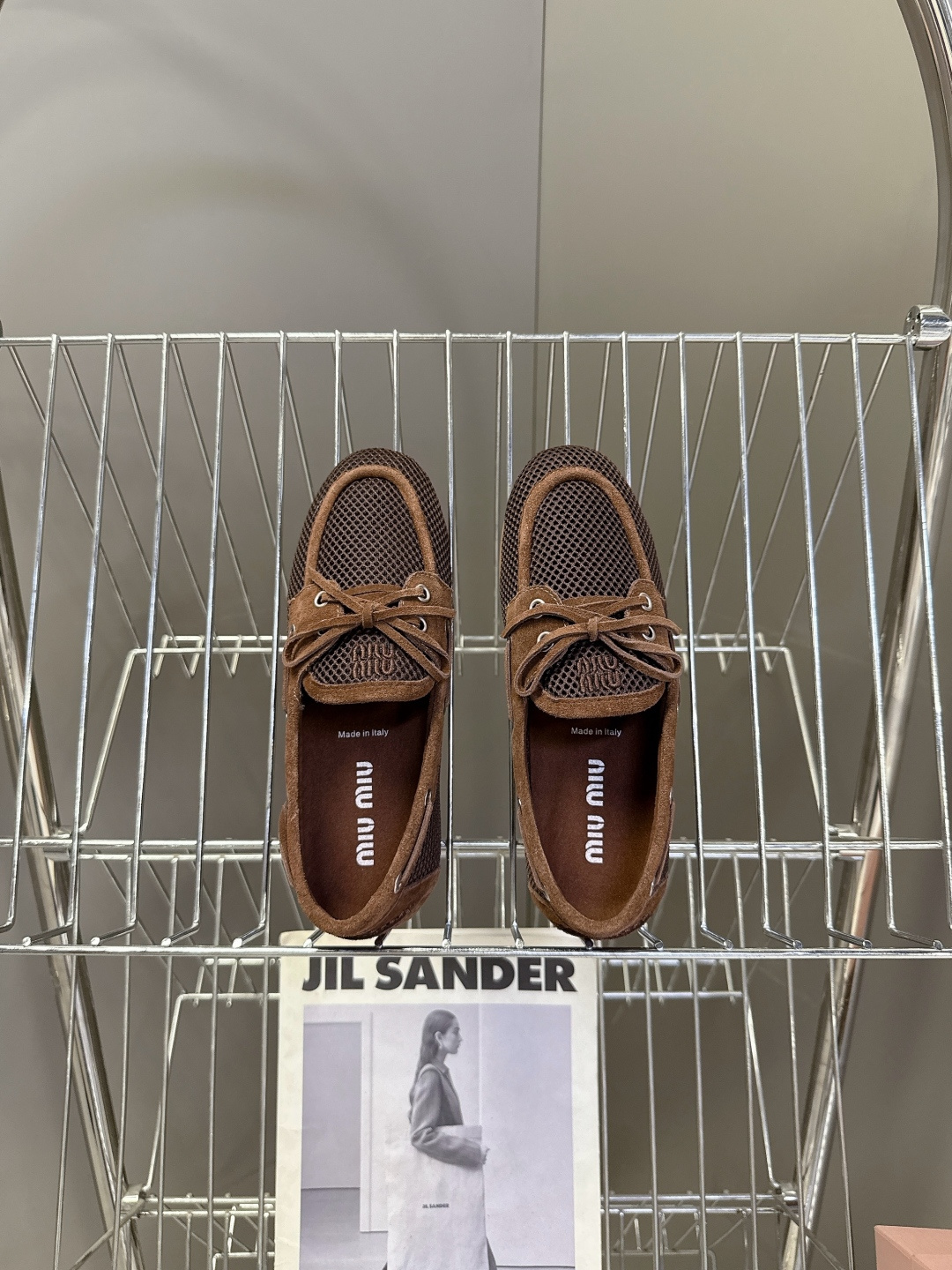 MiuMiu缪缪2026春夏最新款 豆豆鞋 超多明星网红种草 非常火的薄底设计元素 简简单单的设计 mi