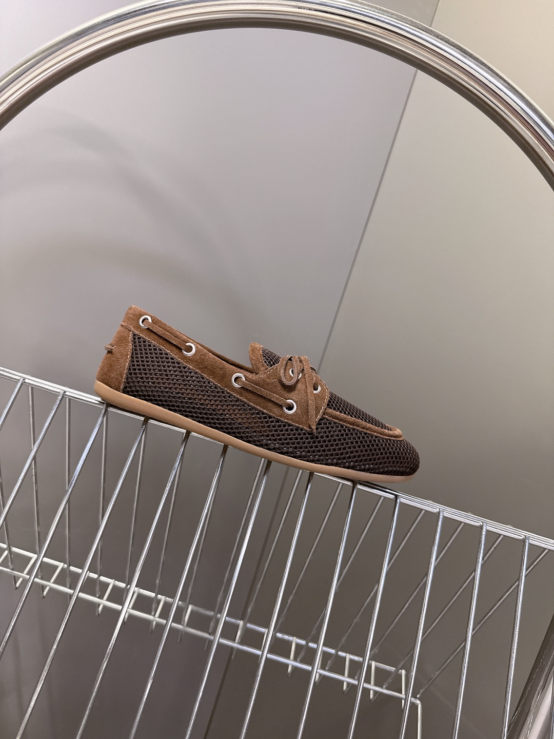 MiuMiu缪缪2026春夏最新款 豆豆鞋 超多明星网红种草 非常火的薄底设计元素 简简单单的设计 mi