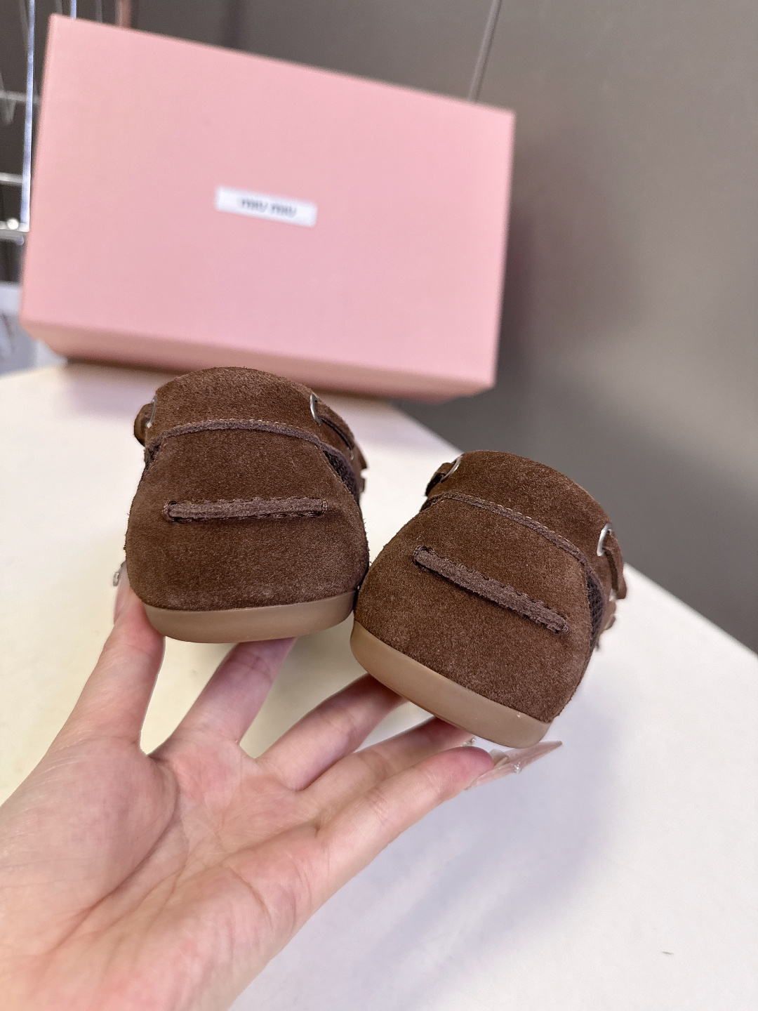 MiuMiu缪缪2026春夏最新款 豆豆鞋 超多明星网红种草 非常火的薄底设计元素 简简单单的设计 mi