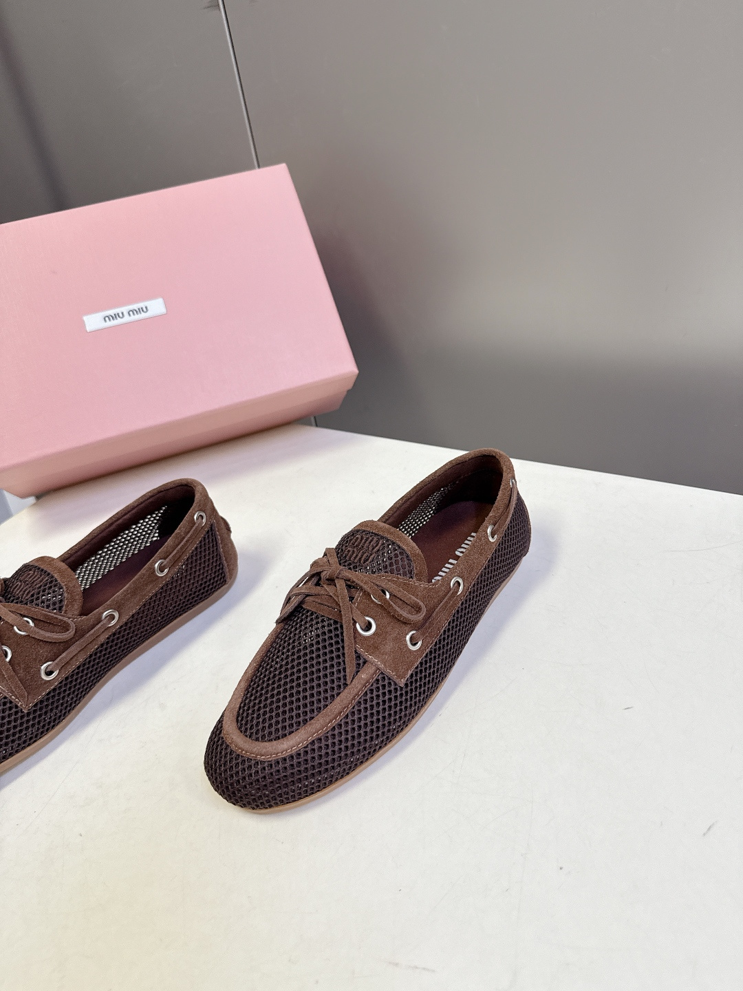 MiuMiu缪缪2026春夏最新款 豆豆鞋 超多明星网红种草 非常火的薄底设计元素 简简单单的设计 mi