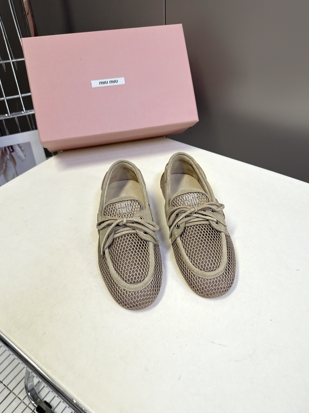 MiuMiu缪缪2026春夏最新款 豆豆鞋 超多明星网红种草 非常火的薄底设计元素 简简单单的设计 mi