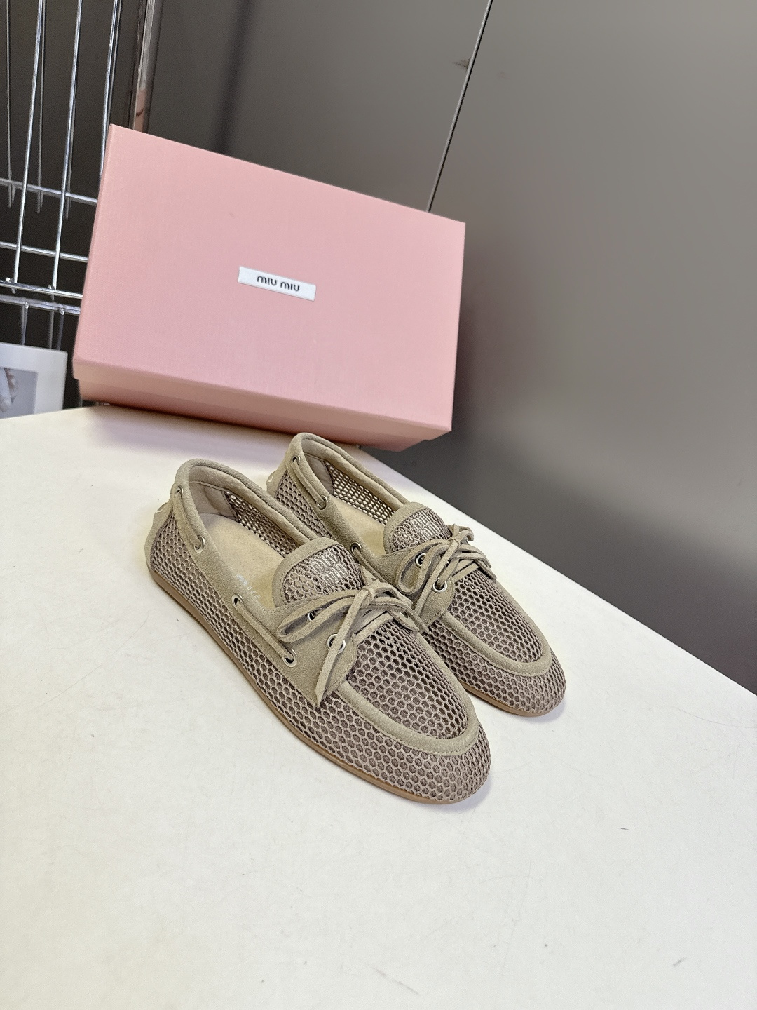 MiuMiu缪缪2026春夏最新款 豆豆鞋 超多明星网红种草 非常火的薄底设计元素 简简单单的设计 mi