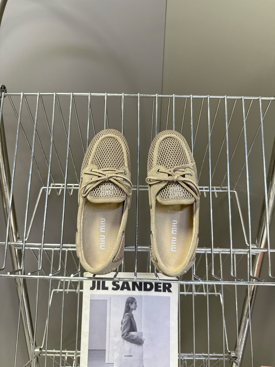 MiuMiu缪缪2026春夏最新款 豆豆鞋 超多明星网红种草 非常火的薄底设计元素 简简单单的设计 mi