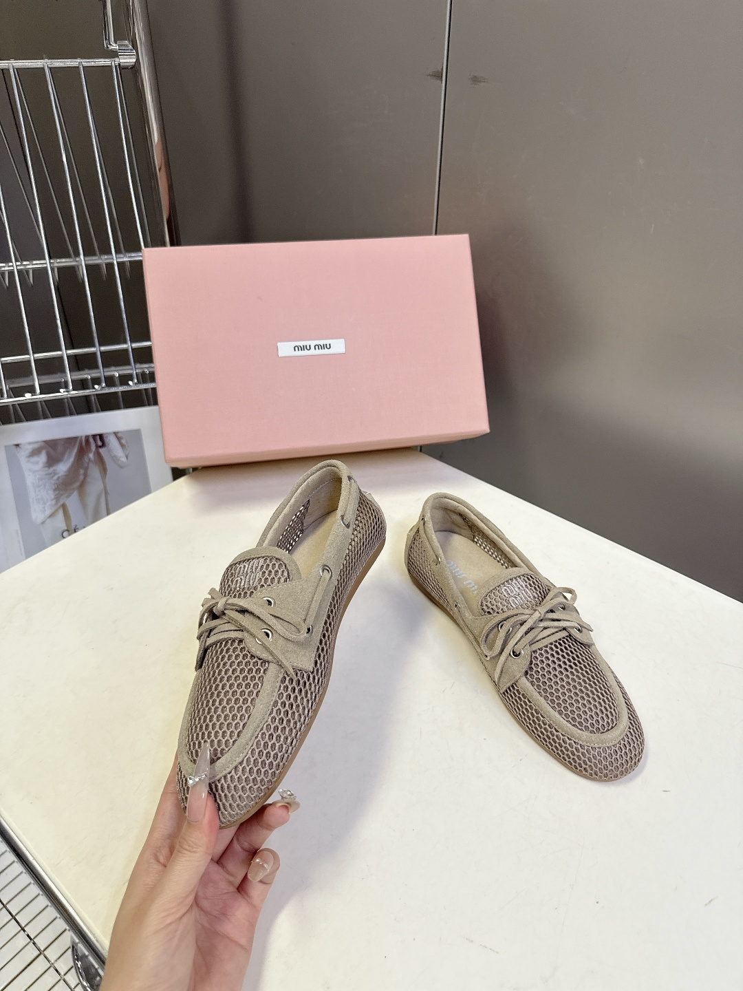 MiuMiu缪缪2026春夏最新款 豆豆鞋 超多明星网红种草 非常火的薄底设计元素 简简单单的设计 mi