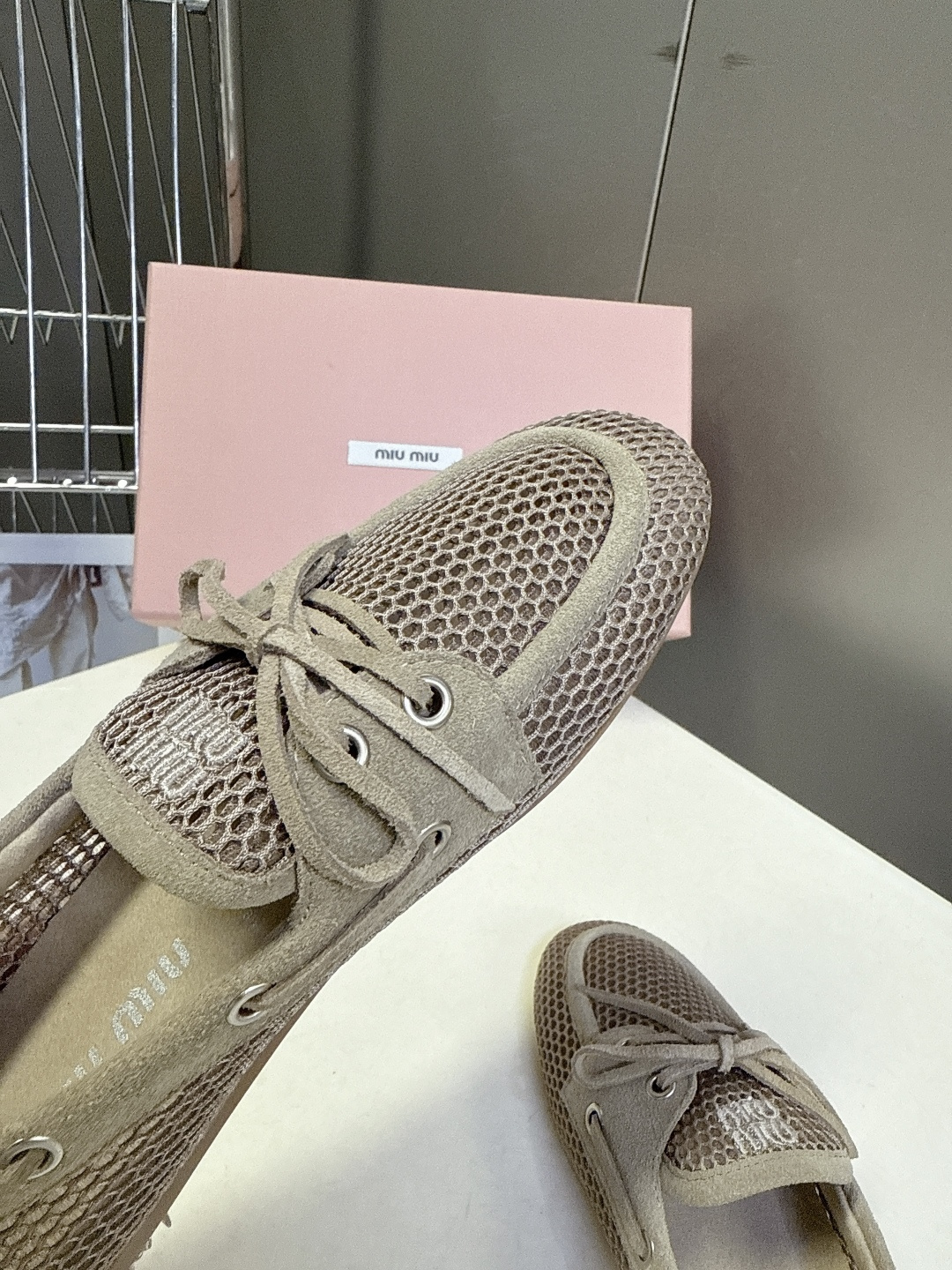 MiuMiu缪缪2026春夏最新款 豆豆鞋 超多明星网红种草 非常火的薄底设计元素 简简单单的设计 mi