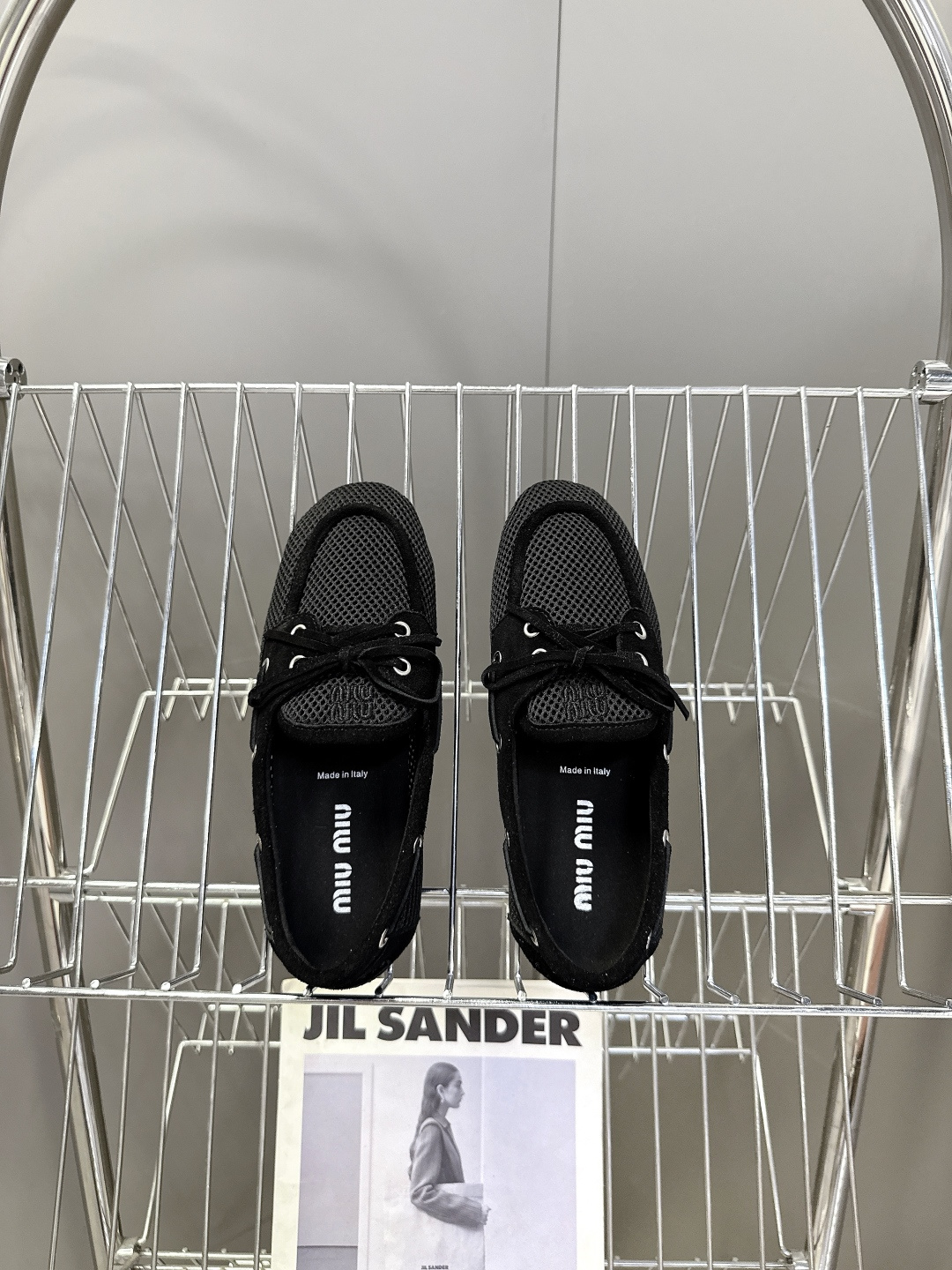 MiuMiu缪缪2026春夏最新款 豆豆鞋 超多明星网红种草 非常火的薄底设计元素 简简单单的设计 mi