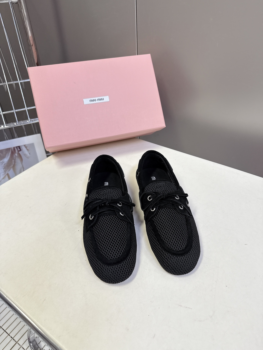 MiuMiu缪缪2026春夏最新款 豆豆鞋 超多明星网红种草 非常火的薄底设计元素 简简单单的设计 mi