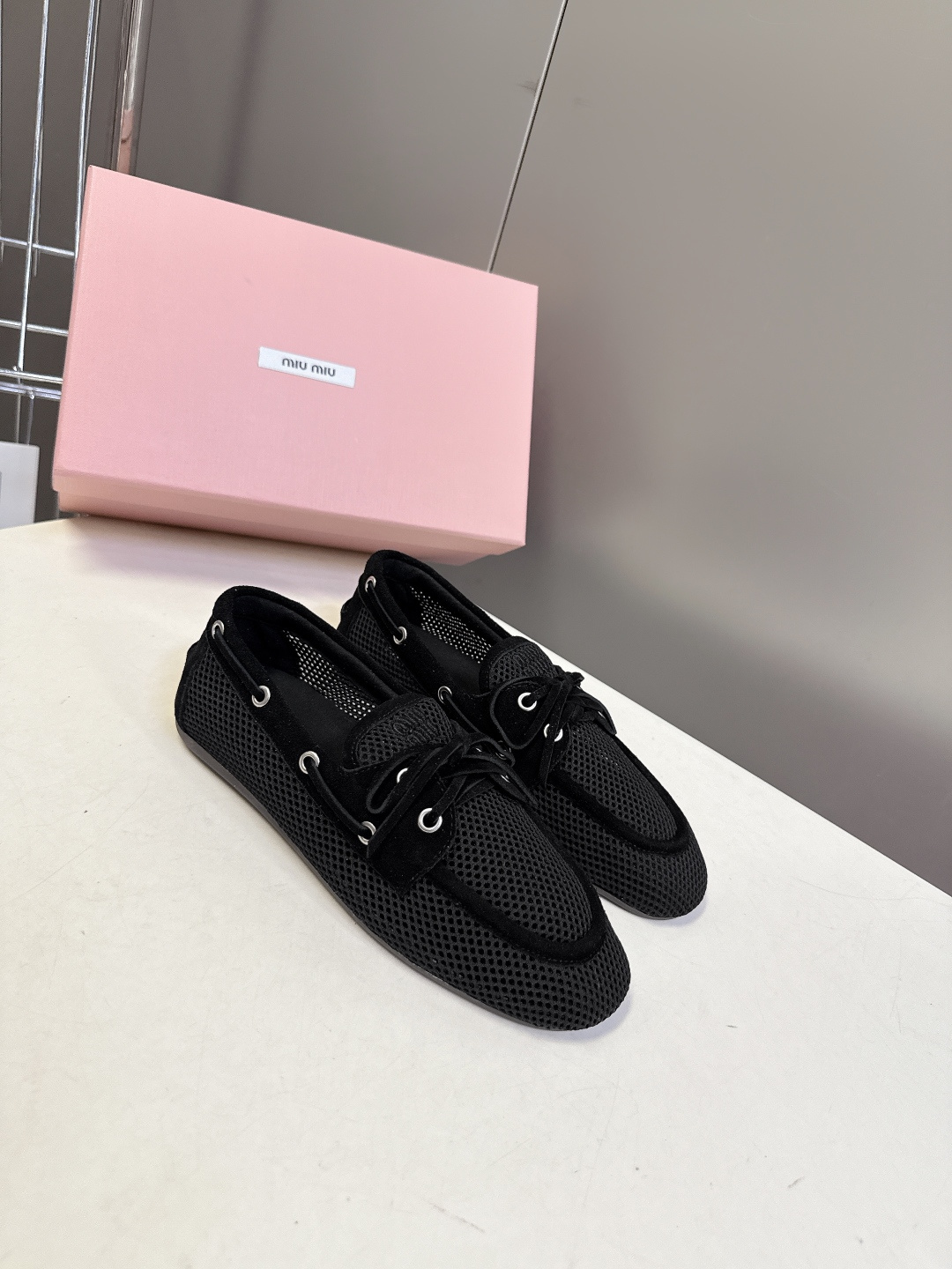 MiuMiu缪缪2026春夏最新款 豆豆鞋 超多明星网红种草 非常火的薄底设计元素 简简单单的设计 mi