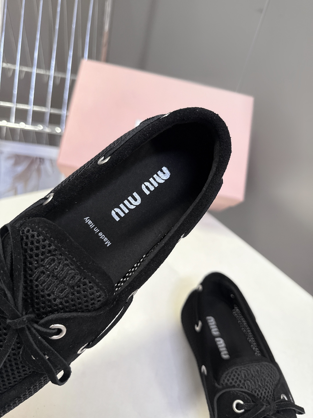 MiuMiu缪缪2026春夏最新款 豆豆鞋 超多明星网红种草 非常火的薄底设计元素 简简单单的设计 mi