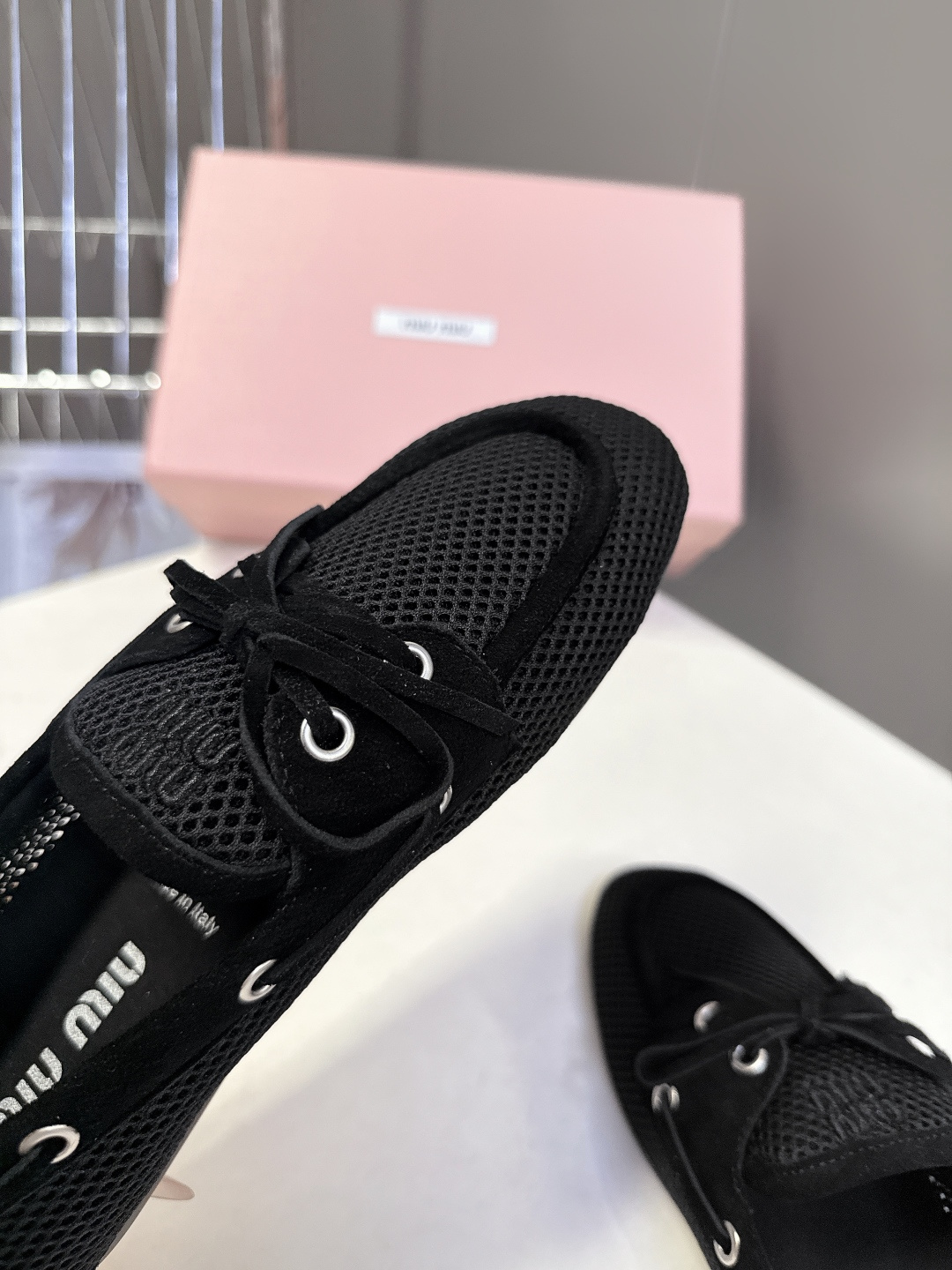 MiuMiu缪缪2026春夏最新款 豆豆鞋 超多明星网红种草 非常火的薄底设计元素 简简单单的设计 mi