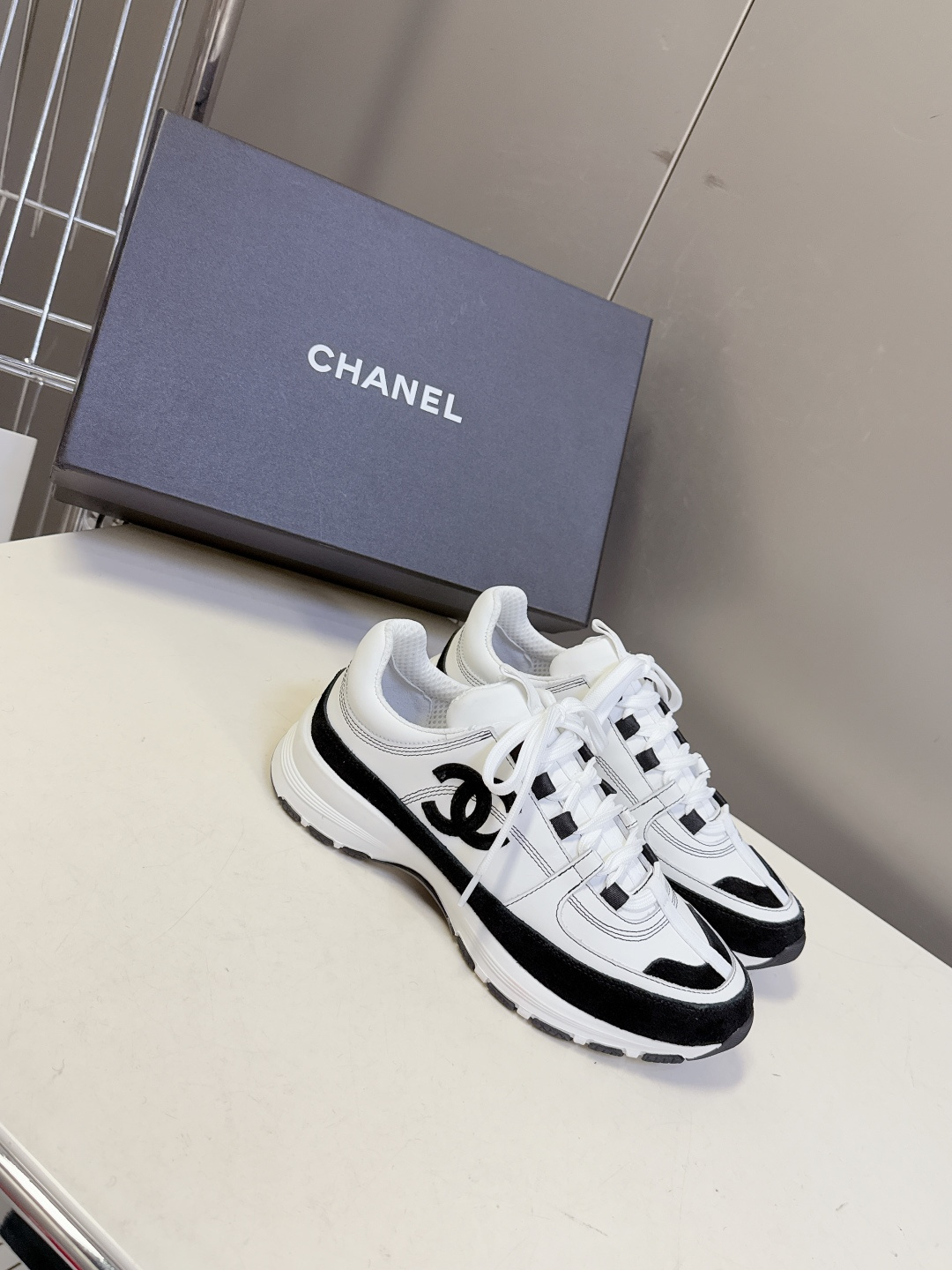 CHANEL香奈儿最新款双C休闲鞋 运动鞋 超多明星时尚博主种草 超级推荐这一季的运动鞋真的绝美啊 实在