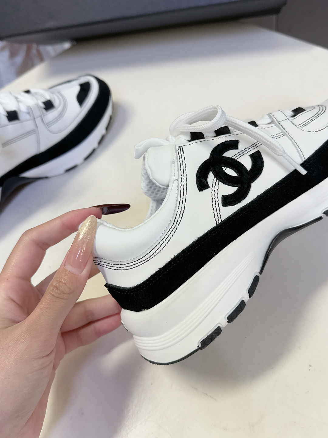 CHANEL香奈儿最新款双C休闲鞋 运动鞋 超多明星时尚博主种草 超级推荐这一季的运动鞋真的绝美啊 实在